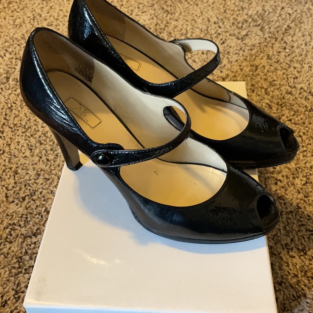 Anne Klein black patent leather heels, size 8M